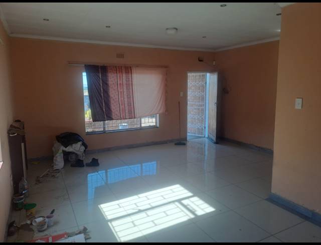 3 BEDROOM HOUSE FOR SALE IN OOS EINDE